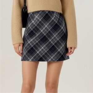 Chic Plaid Mini Skirt in Black and Gray